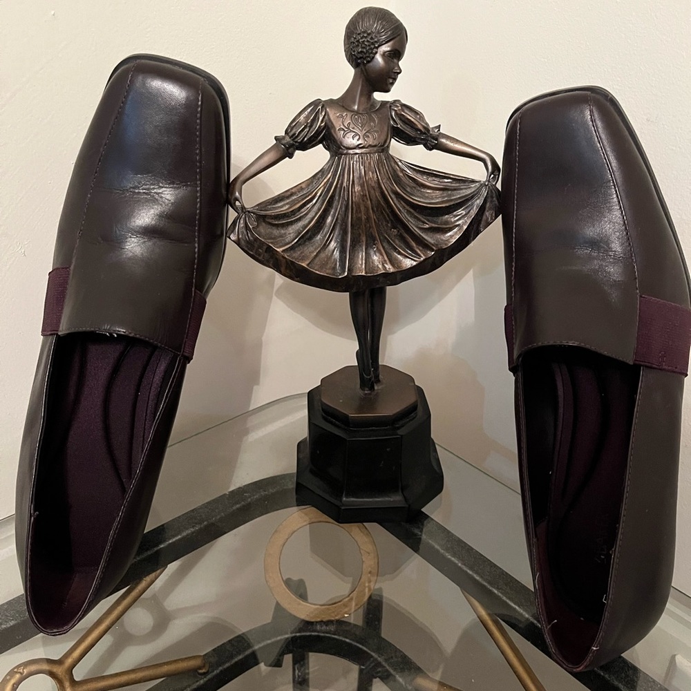 Liz Baker (10M) leather, dark purple heels